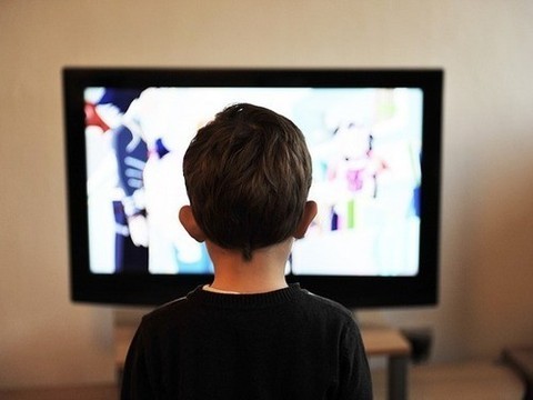 Как экранное время влияет на психическое здоровье детей и что с этим делать