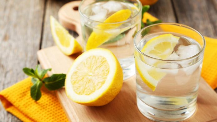 Вот почему вы должны пить лимонную воду каждый день
