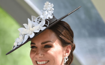 Кейт Миддлтон платье в горошек