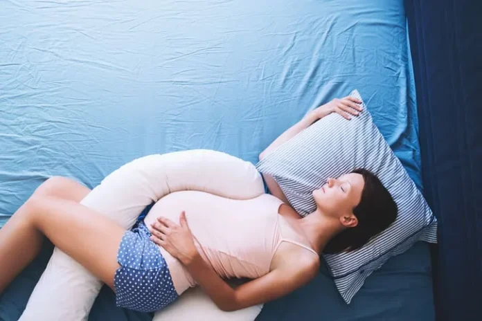 10 способов лучше спать во время беременности